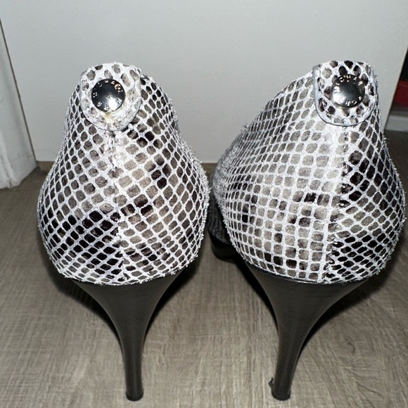 Michael kors snake print peep toe heels size 7.5 brand new - Picture 3 of 3